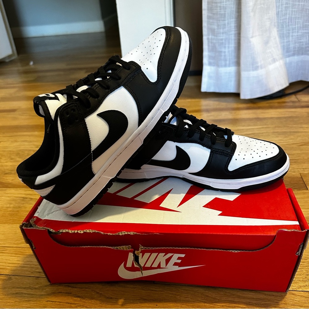 Women’s Nike Panda Dunks Size 8.5